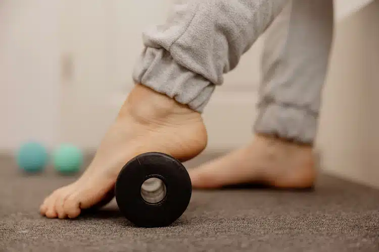 woman doing flatfoot correction exercises